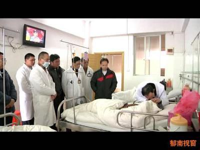 中山大学专家对郁南县连滩镇思和一队特困家庭郑广焕父子疾病会诊 - 综合新闻 - 郁南新闻 - 资讯中心 - 今日郁南 - 郁南县人民政府公众信息网