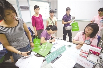 前山街道“世界人口日”公益妇检活动惠及7万女性，流动体检车进社区获好评